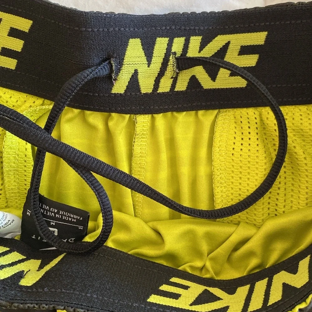 Nike Boys Dri-Fit Shorts -‎ Black Yellow - Medium